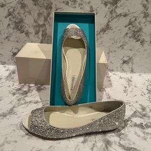 NWT-Benjamin Adams London, Halle Style, crystal embellished flats, size 8.5, NWT